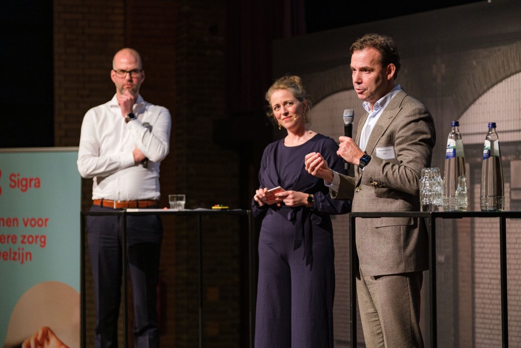 Sigra ledenconferentie sprekers op het podium