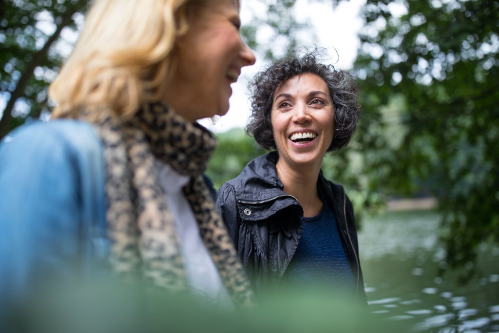 Vrouwen wandelen